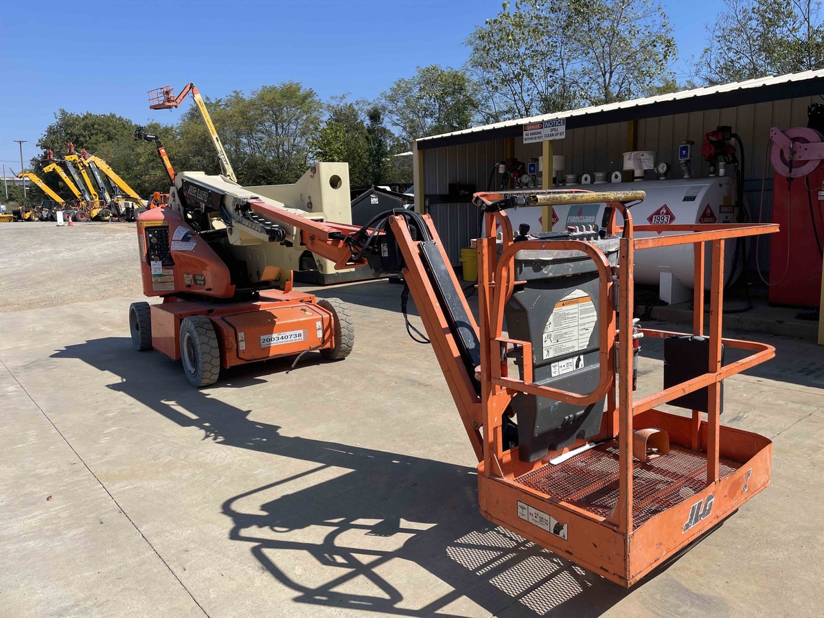 2015 JLG E400AJPN-4