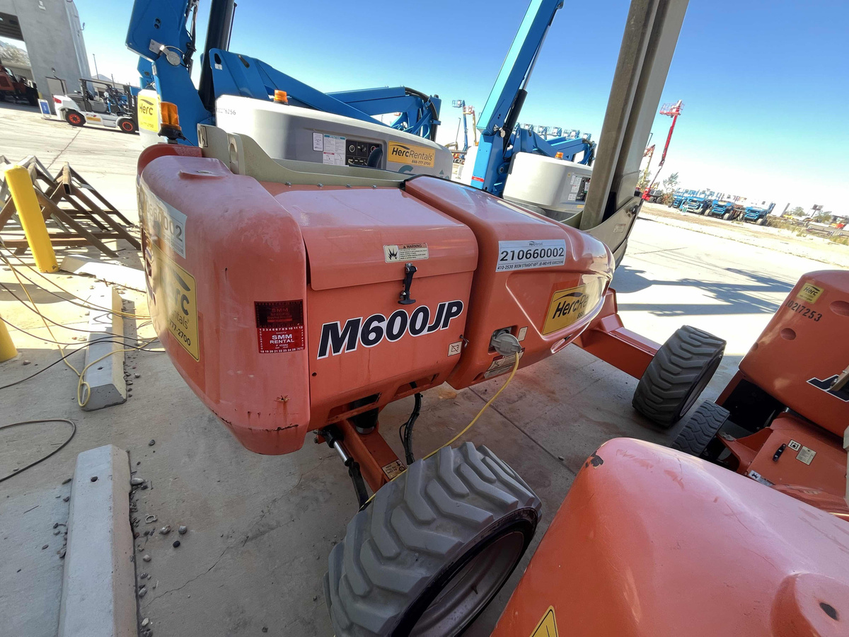2017 JLG M600JP-2
