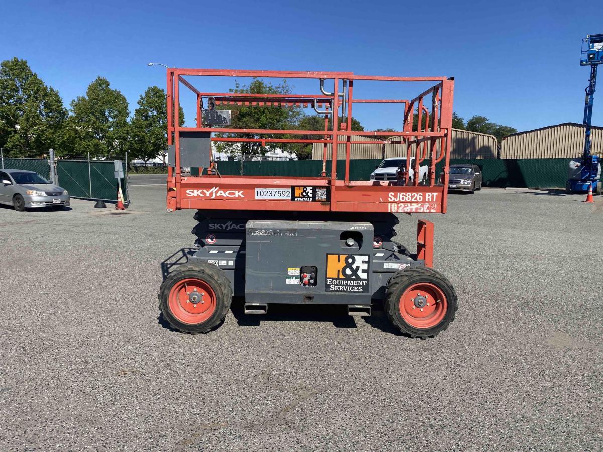 2018 Skyjack SJ-6826RT
