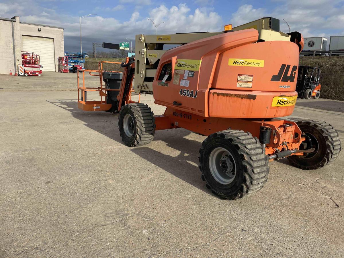 2017 JLG 450AJ-3