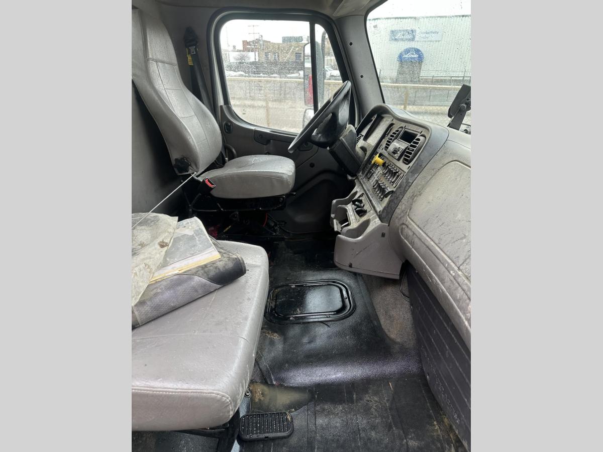 2020 Freightliner M2106