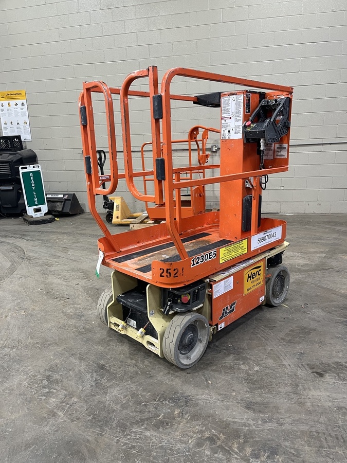 2017 JLG 1230ES