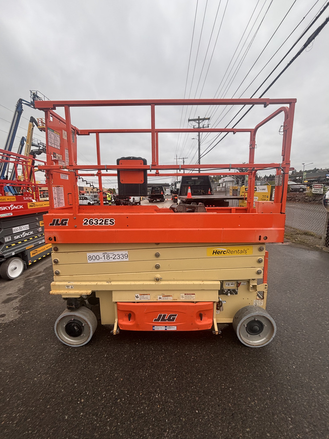 2017 JLG 2632ES-3