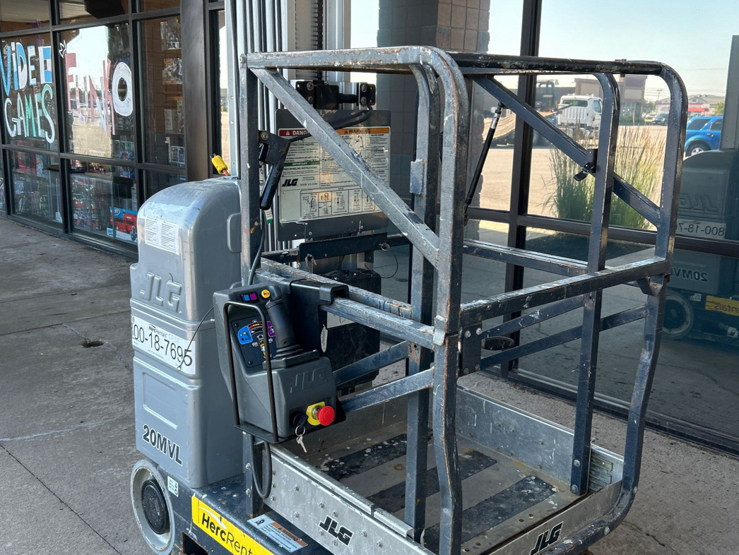 2017 JLG 20MVL-1