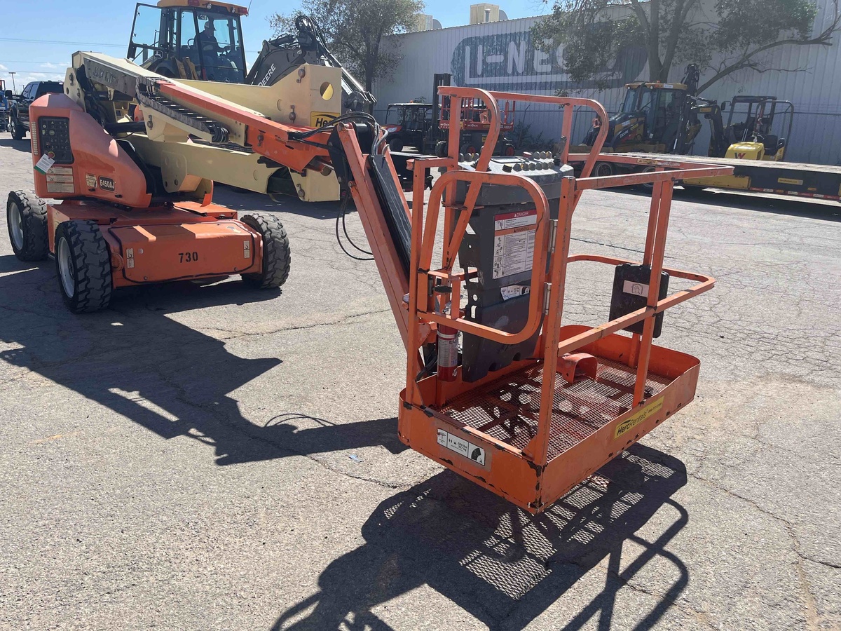 2016 JLG E450AJ-10