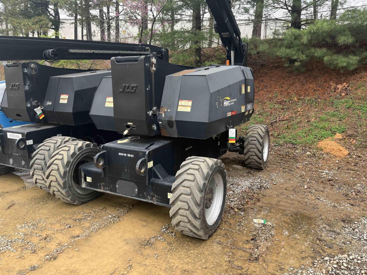 2017 JLG 800AJ