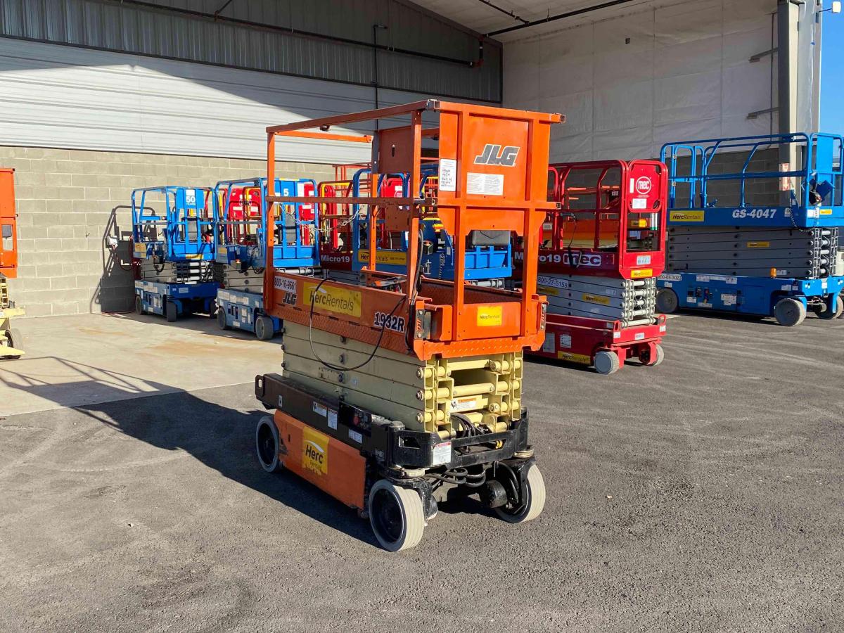 2017 JLG 1932R