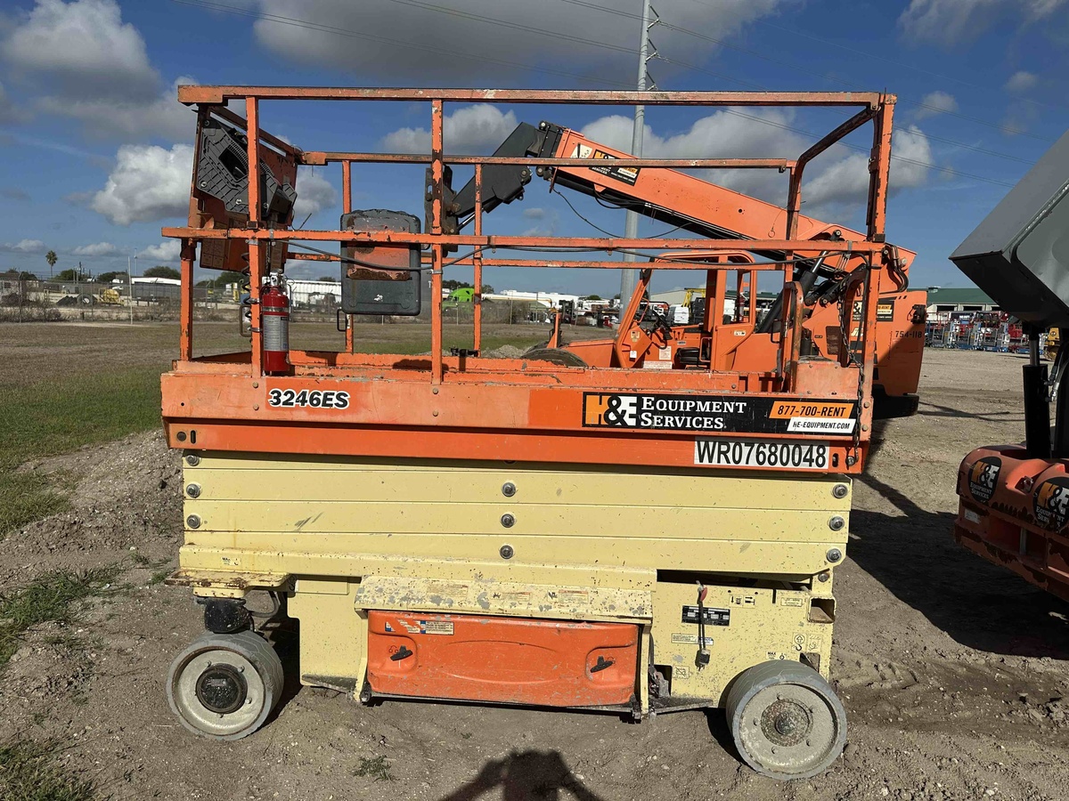 2018 JLG 3246ES-4