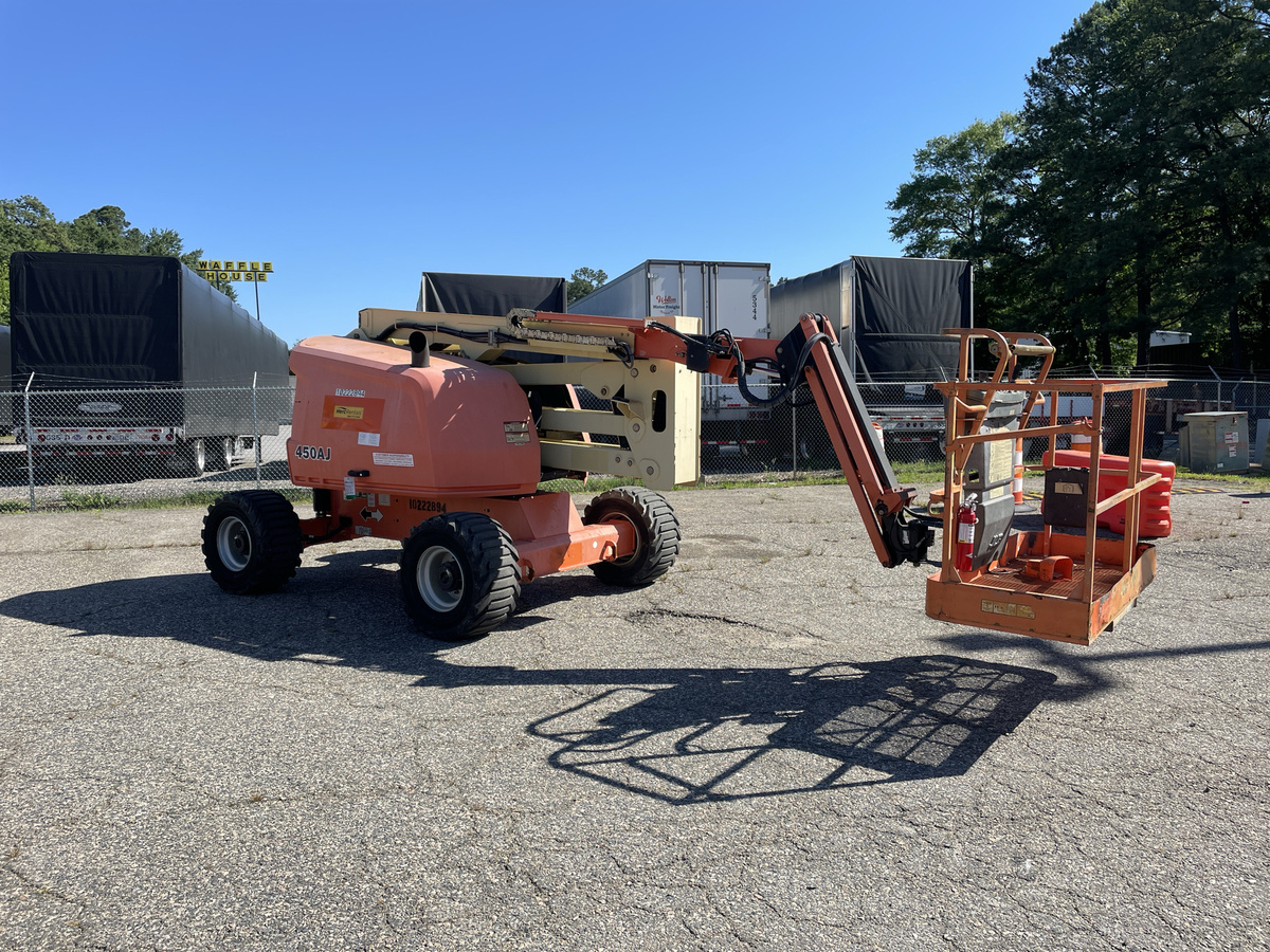 2017 JLG 450AJ