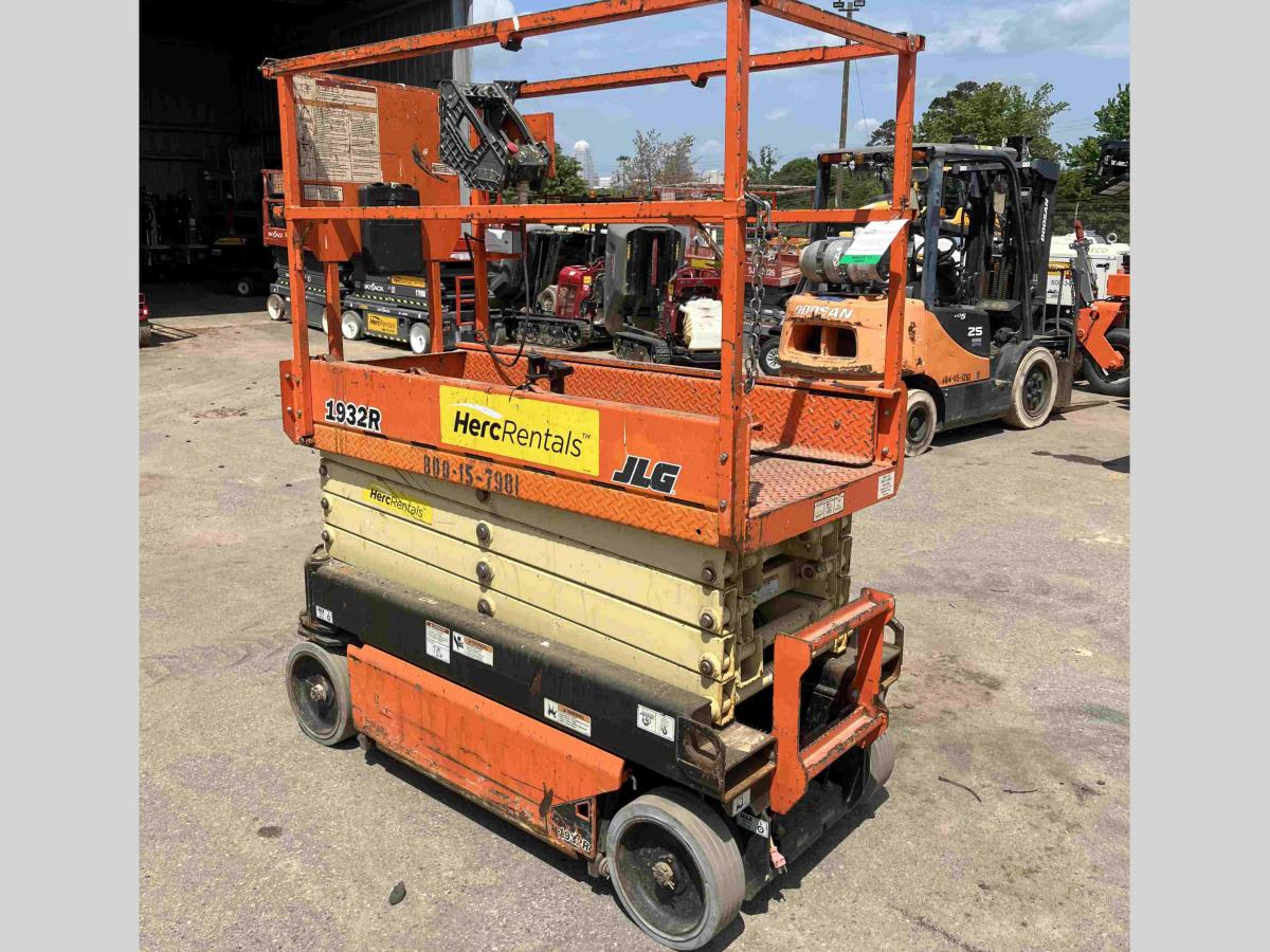 2017 JLG 1932R