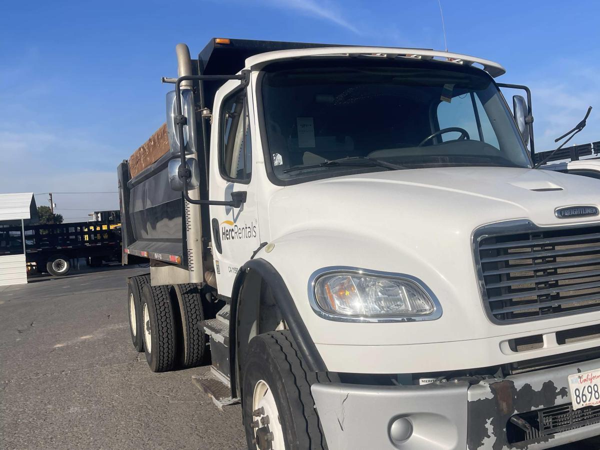 2015 Freightliner M2106-5