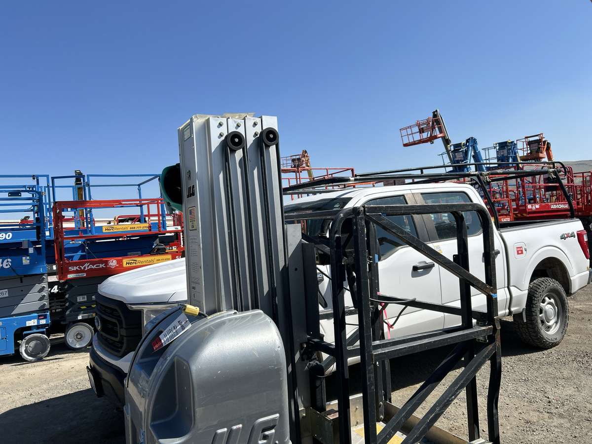 2017 JLG 20MVL-6