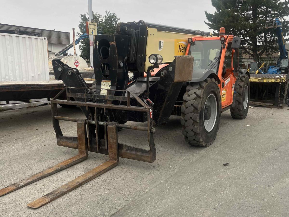 2018 JLG 1255
