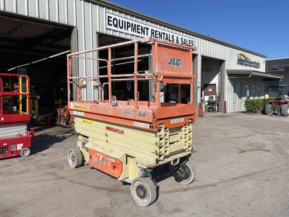2018 JLG 3246ES