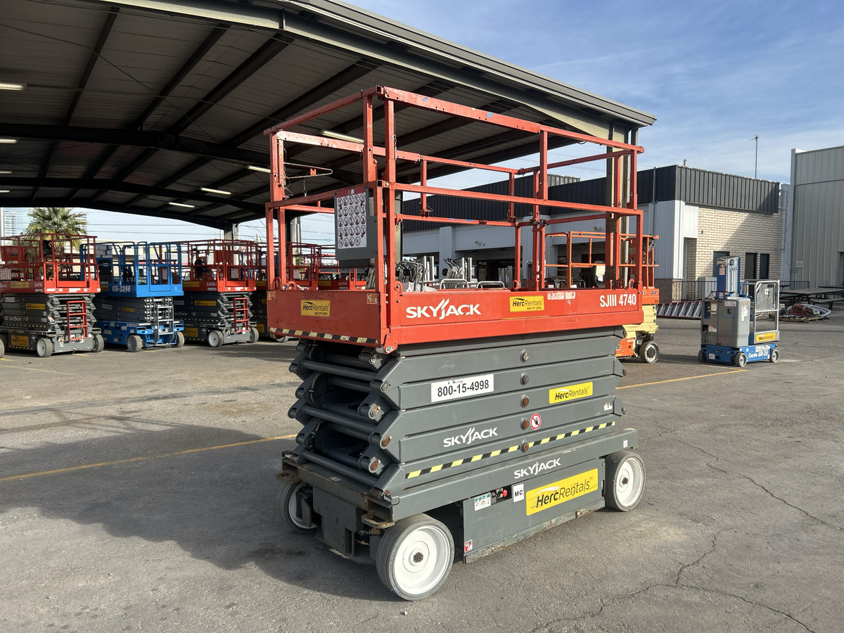 2017 Skyjack SJ4740-2
