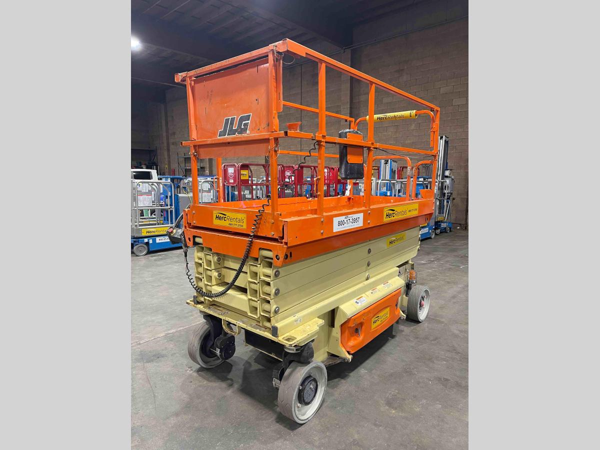 2017 JLG 2646ES