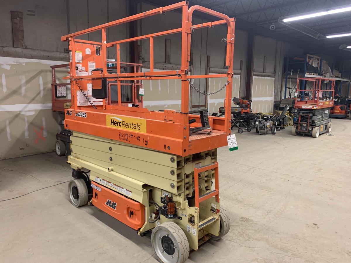 2017 JLG 2632ES