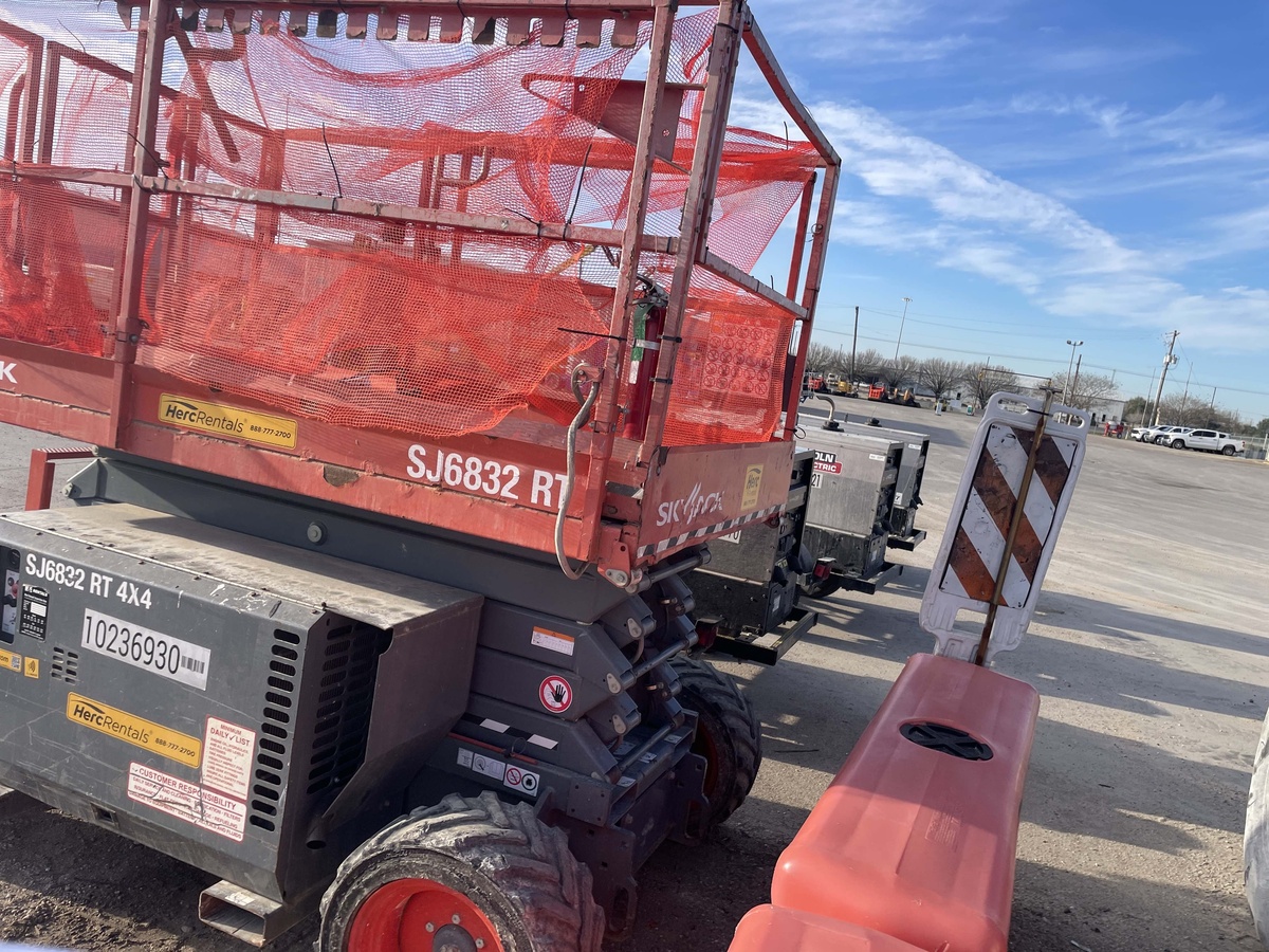 2018 Skyjack SJ-6832RT-4