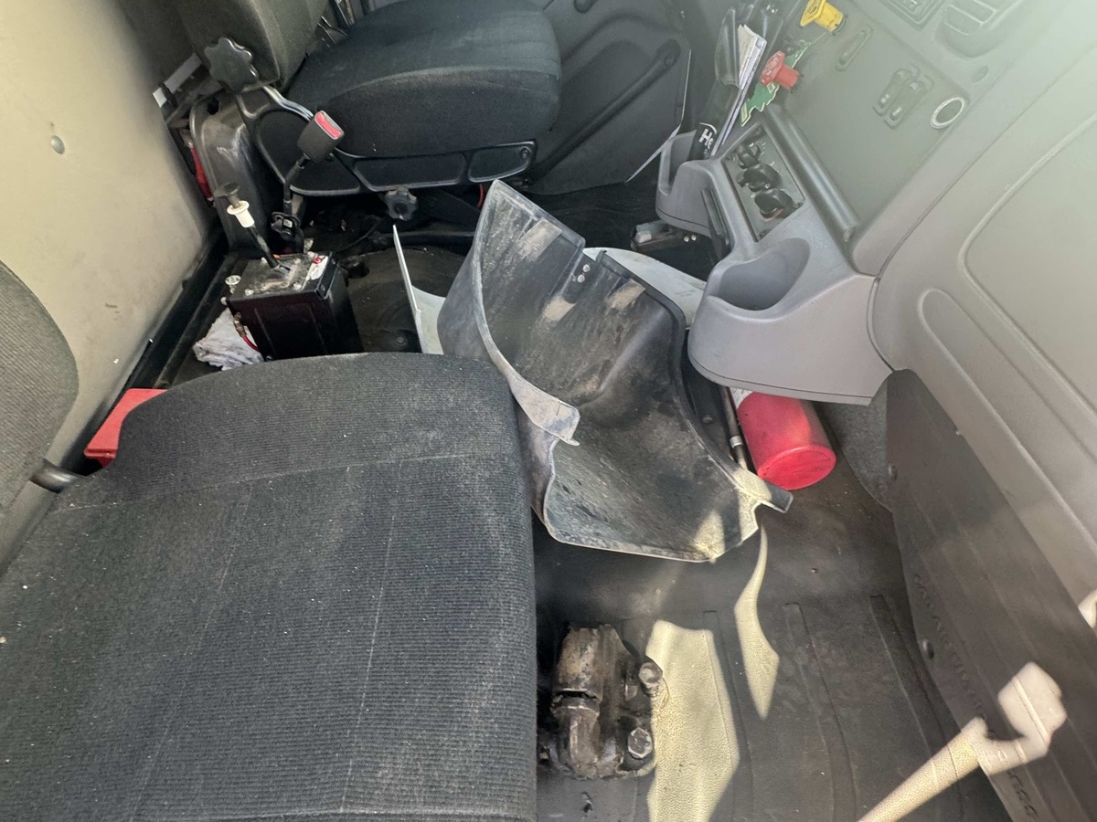 2017 Freightliner M2106-5