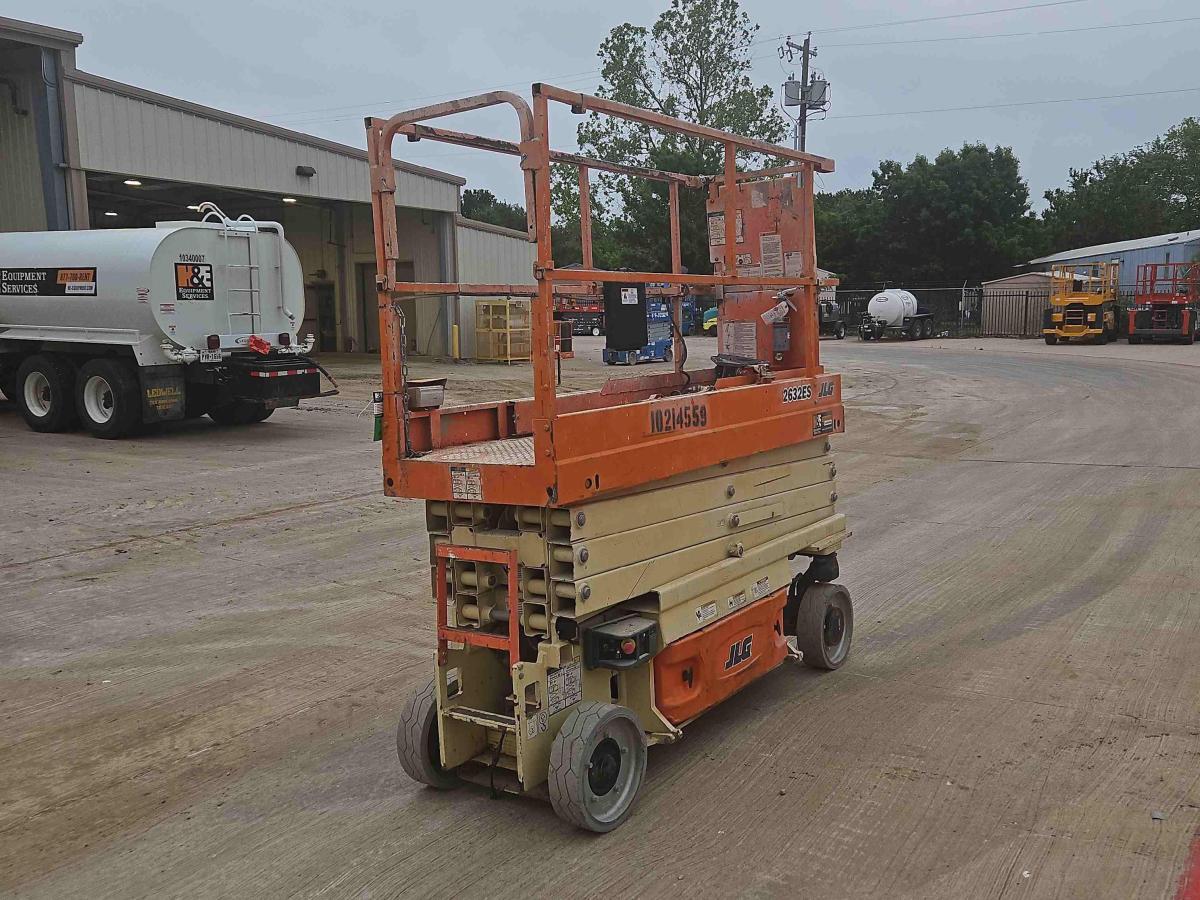 2017 JLG 2632ES-3