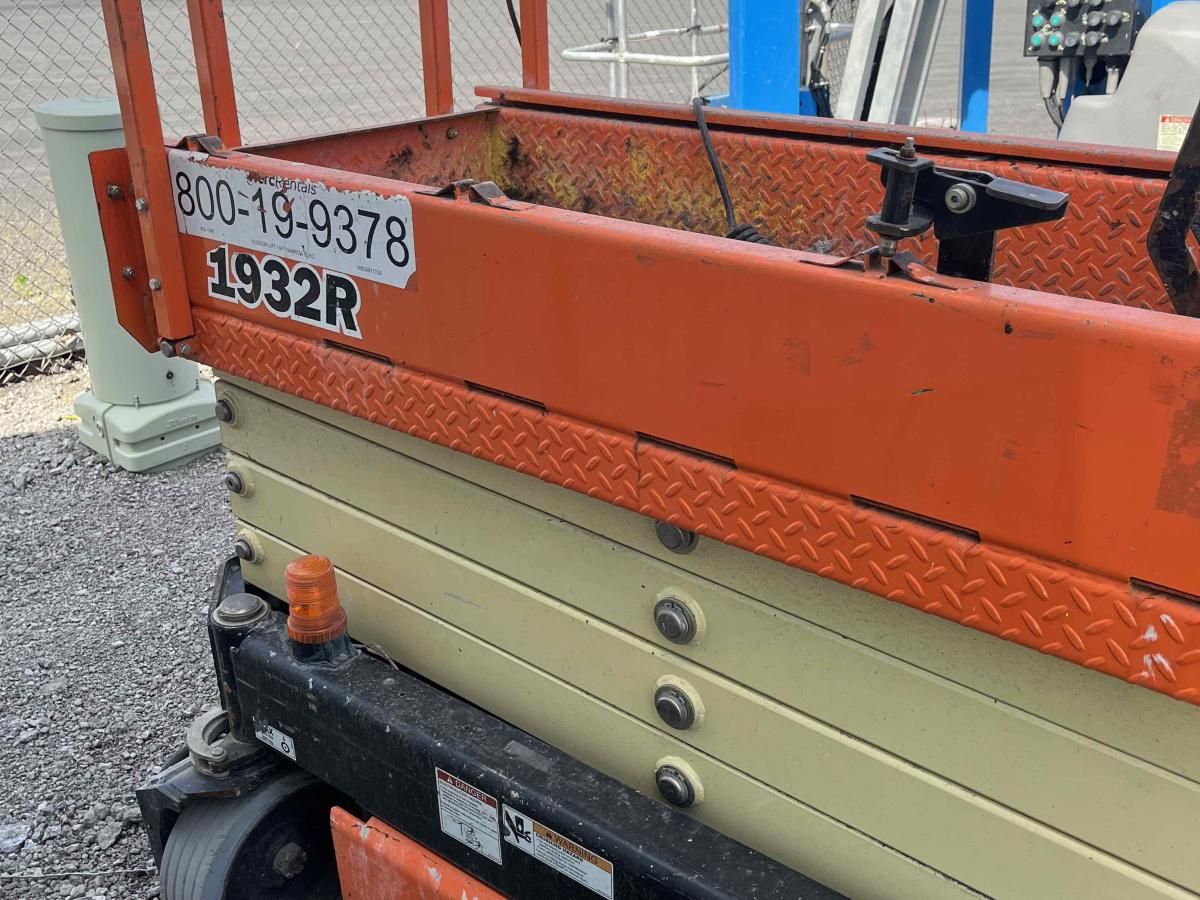 2018 JLG 1932R