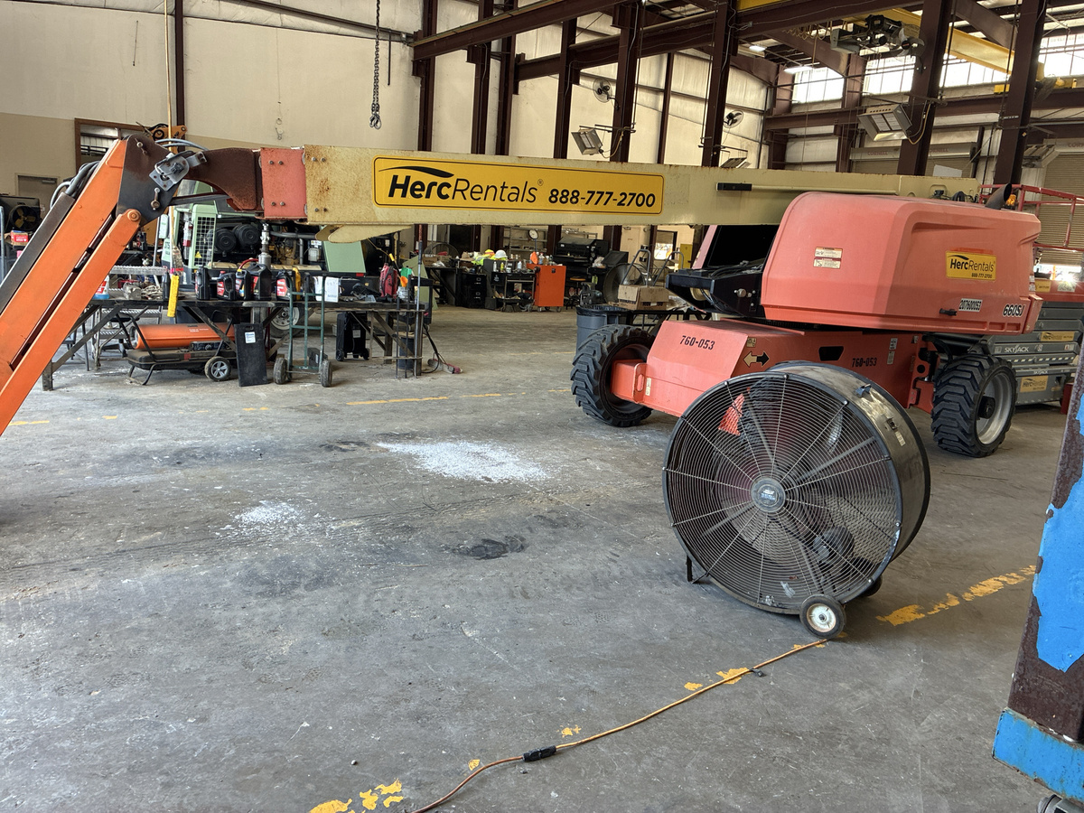 2018 JLG 660SJ-15
