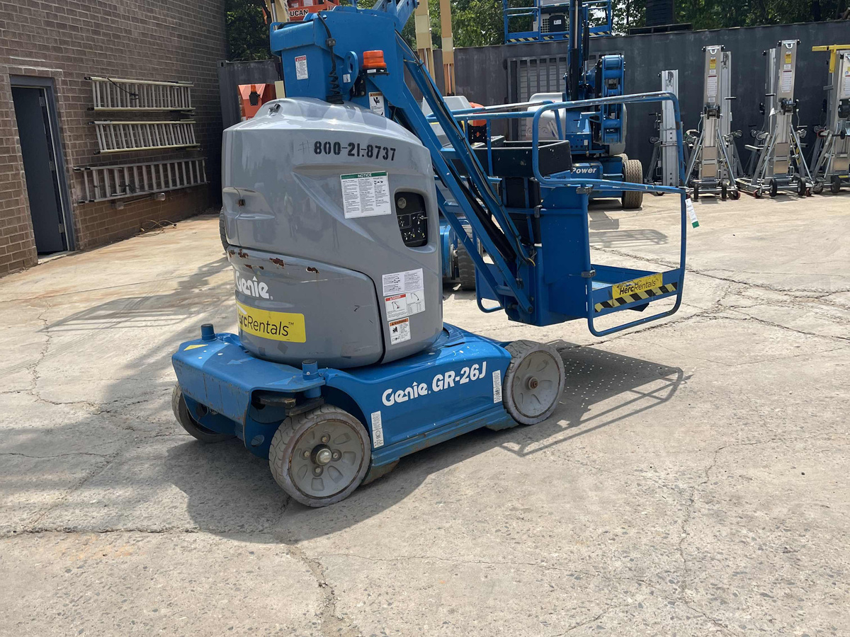 2018 Genie GR26J