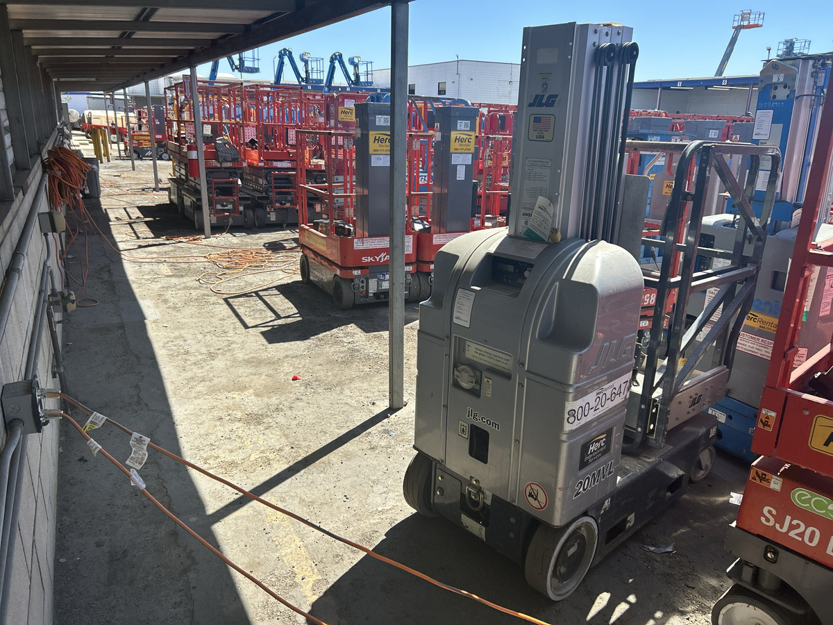 2018 JLG 20MVL