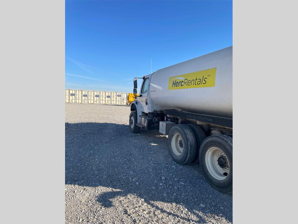 2017 Freightliner M2106