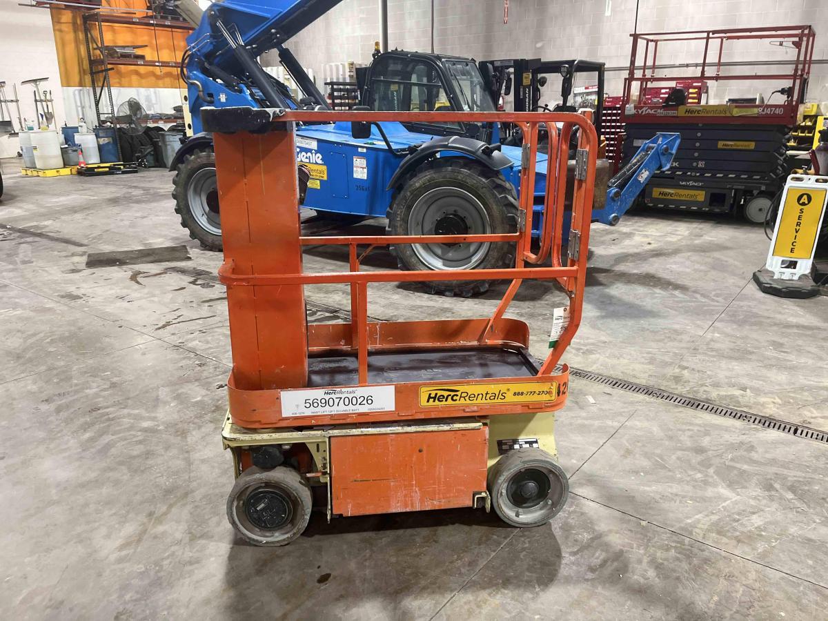2014 JLG 1230ES