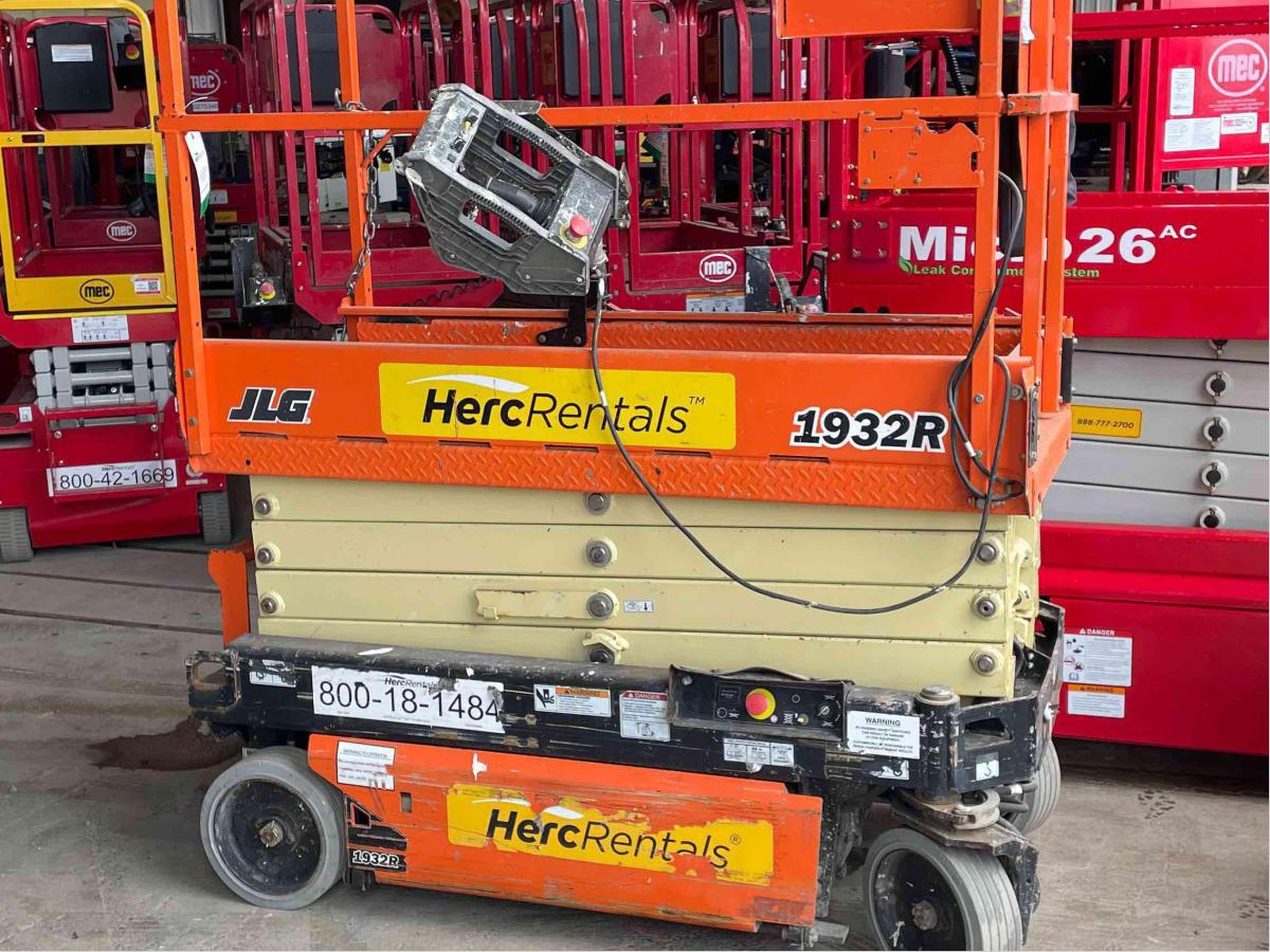 2017 JLG 1932R
