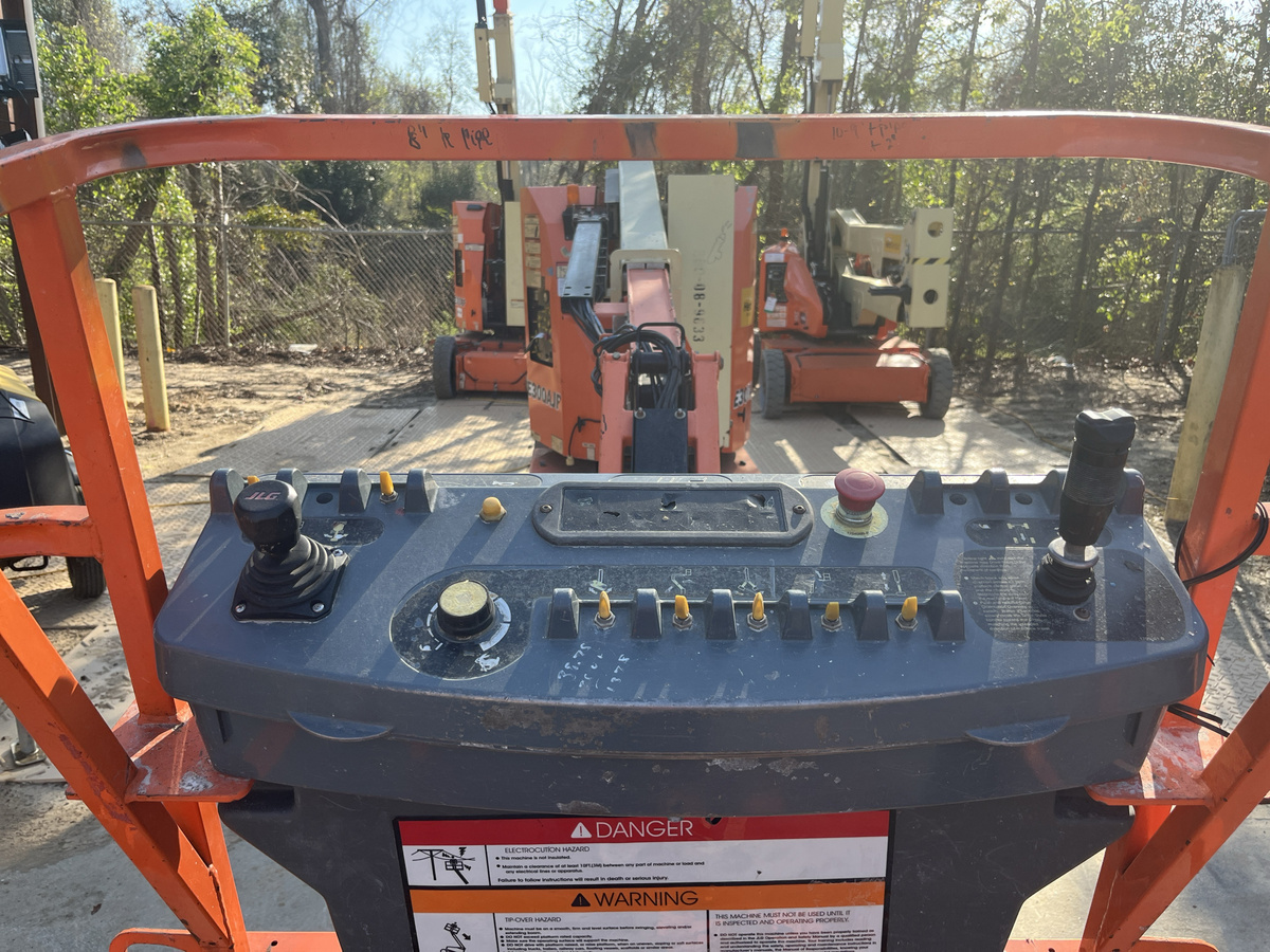 2016 JLG E300AJP-7