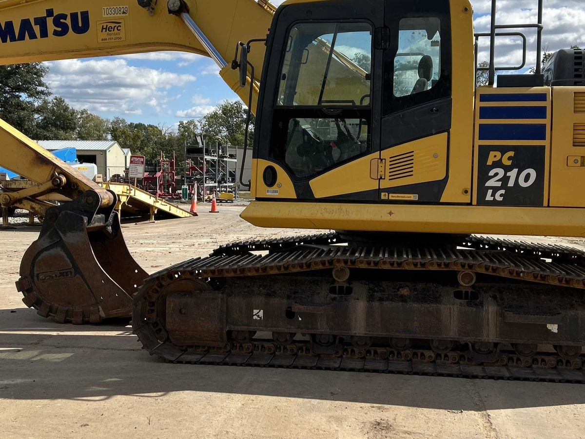 2021 Komatsu PC210LC-11-2