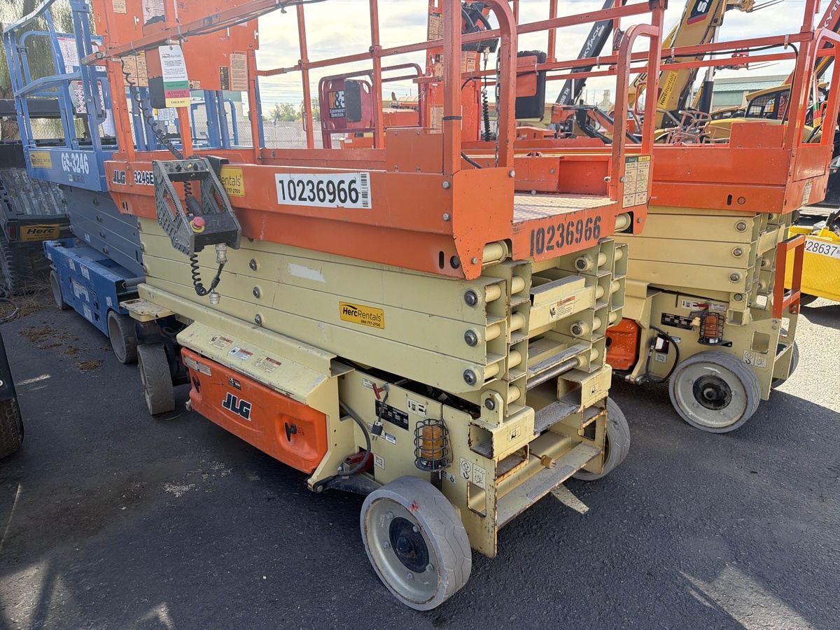 2018 JLG 3246ES-2
