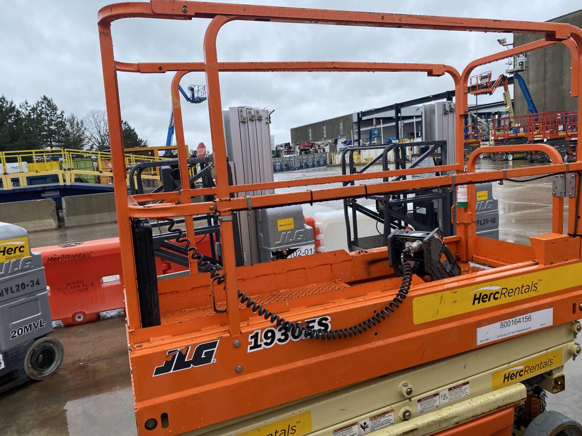 2017 JLG 1930ES