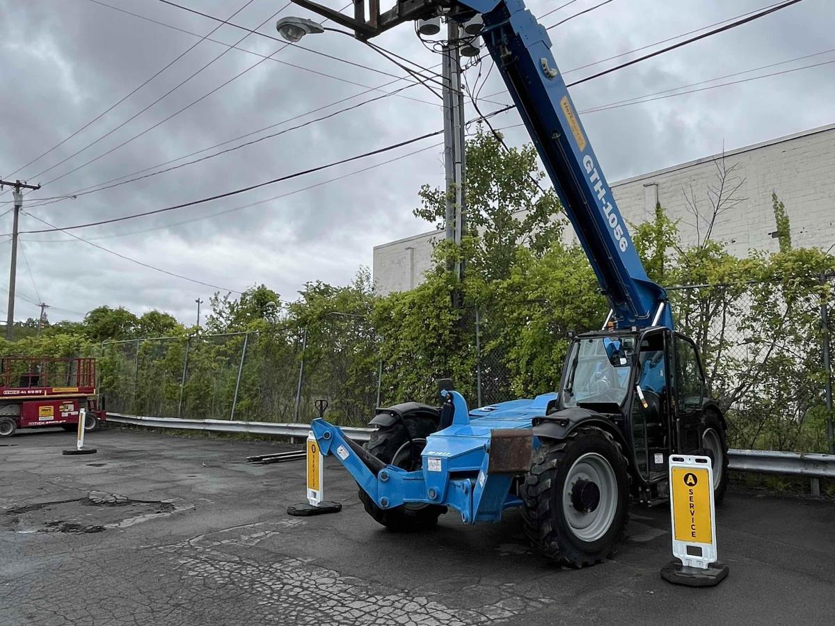 2017 Genie GTH-1056-2