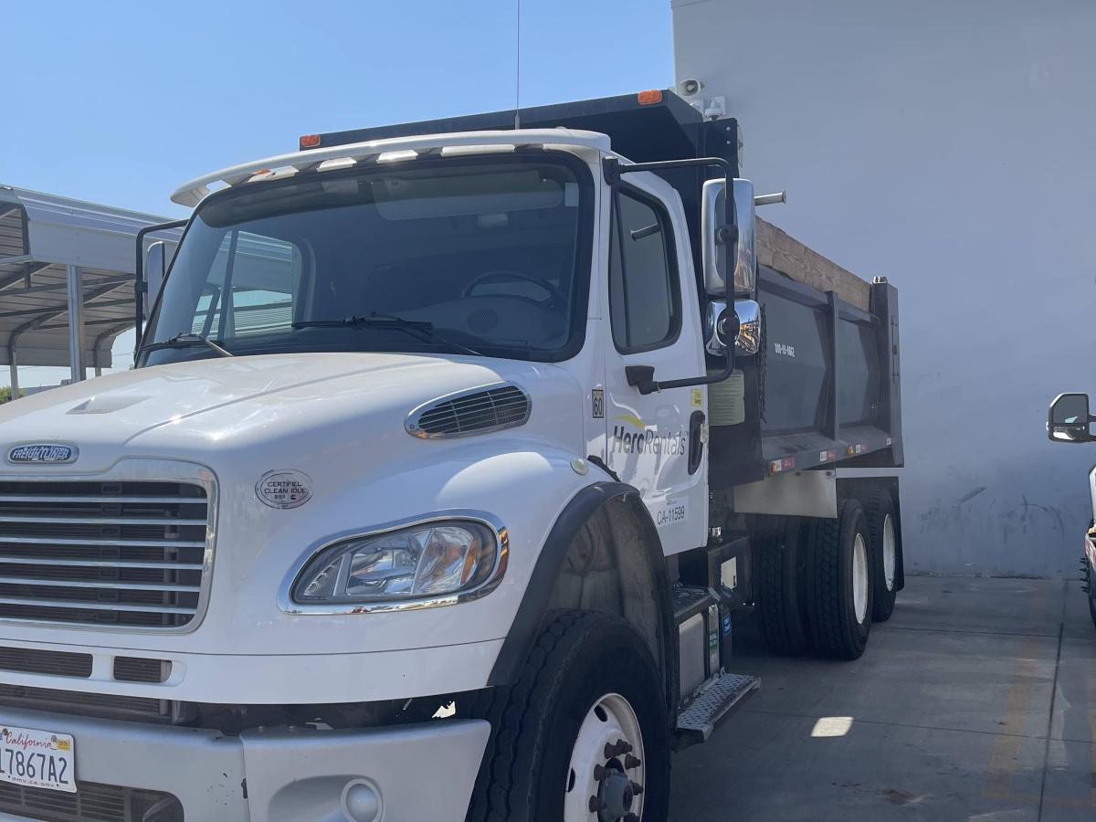 2016 Freightliner M2106-3