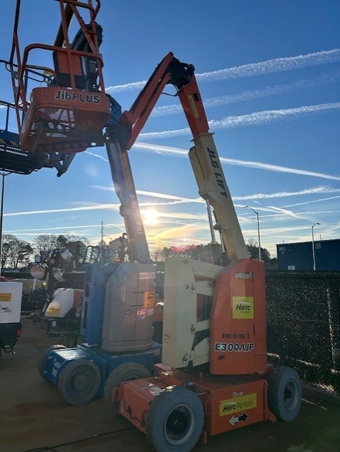 2017 JLG E300AJP-3