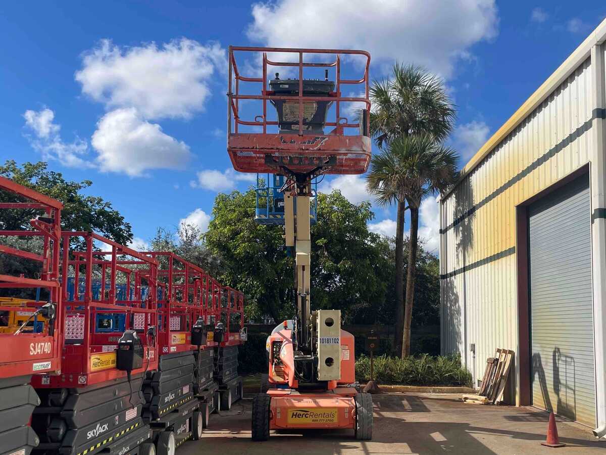 2016 JLG E450AJ-3