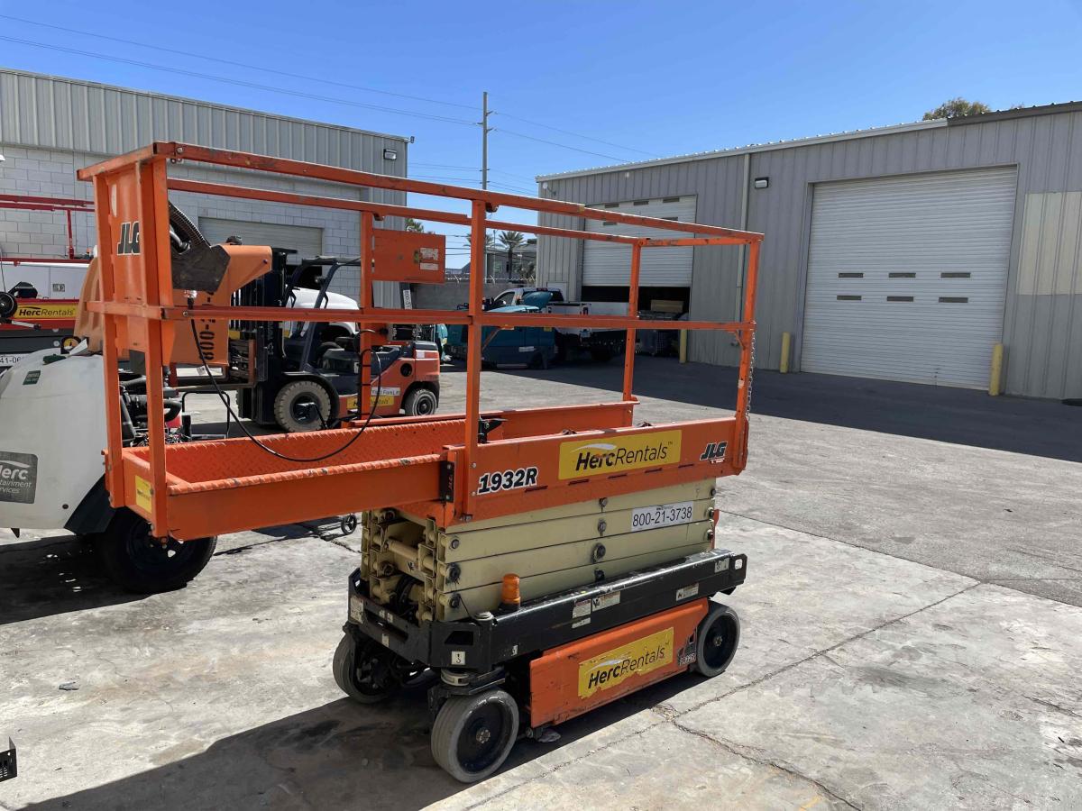 2018 JLG 1932R
