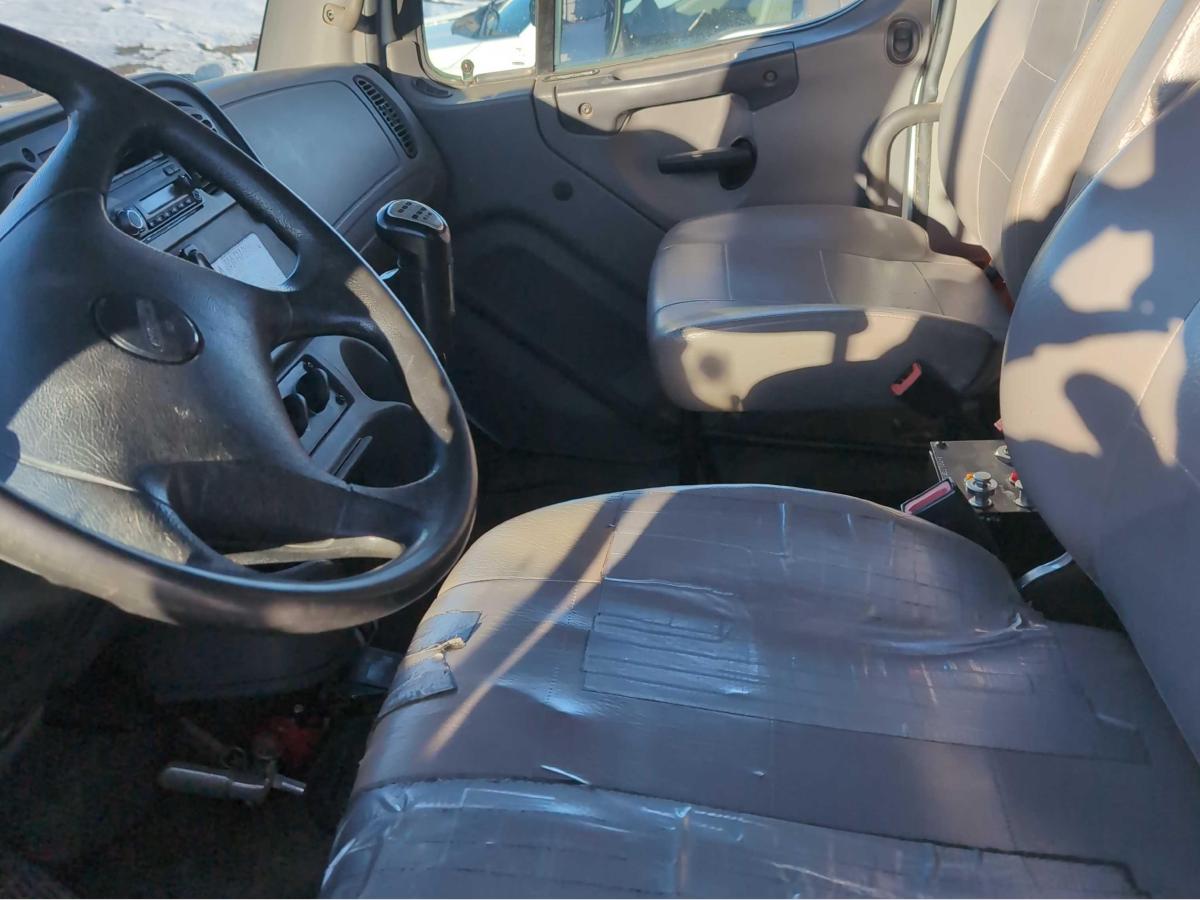 2016 Freightliner M2106