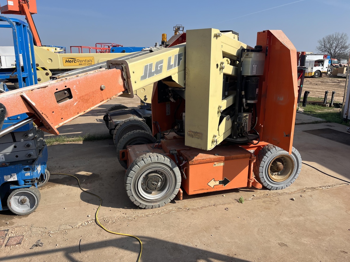 2017 JLG E300AJP-12