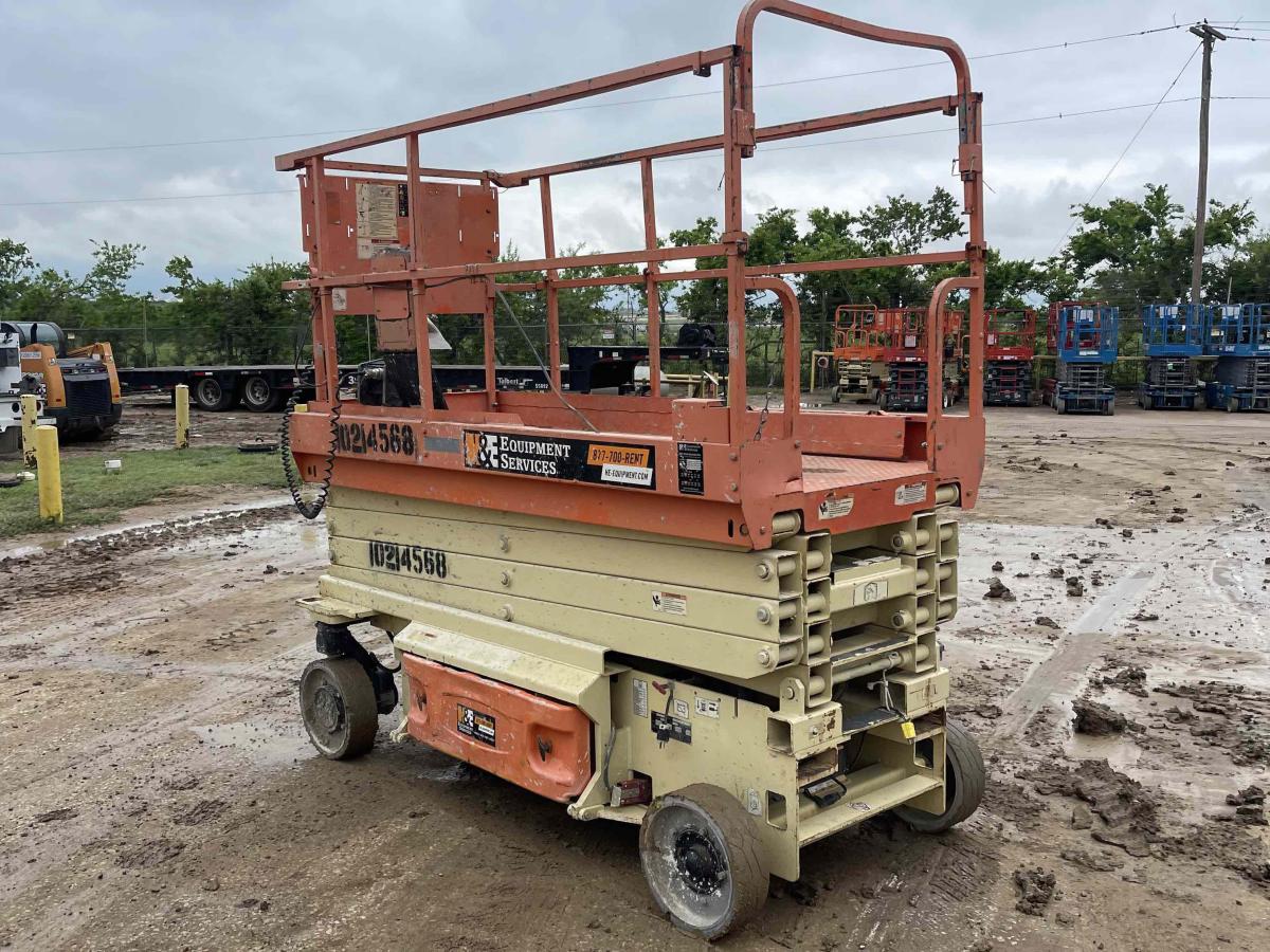 2017 JLG 2646ES-4