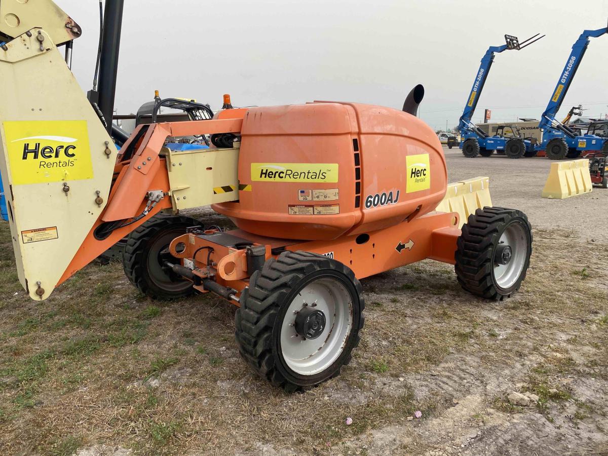 2017 JLG 600AJ