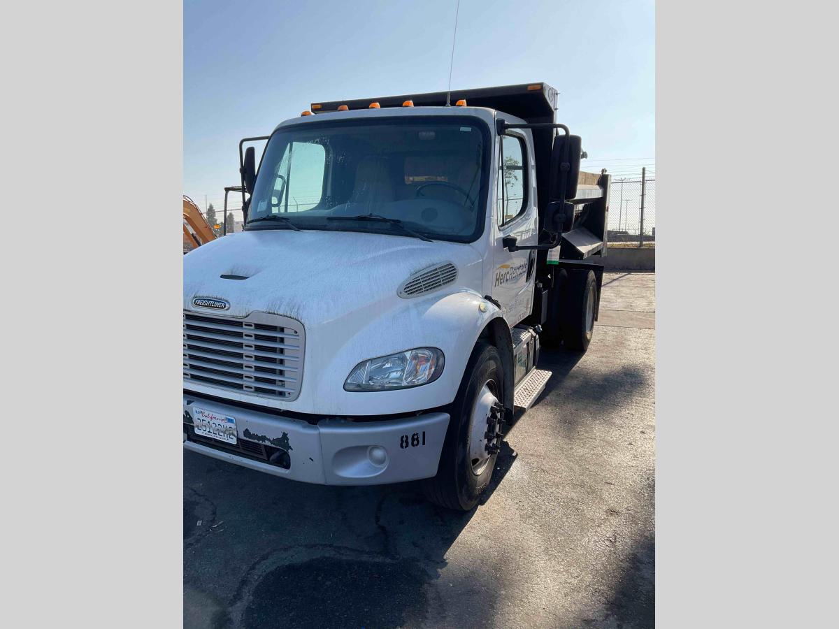 2017 Freightliner M2106