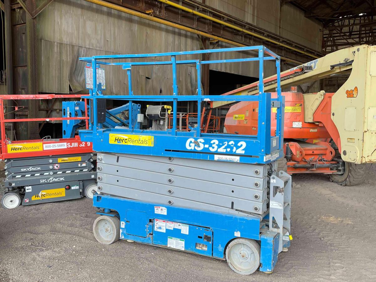 2017 Genie GS-3232