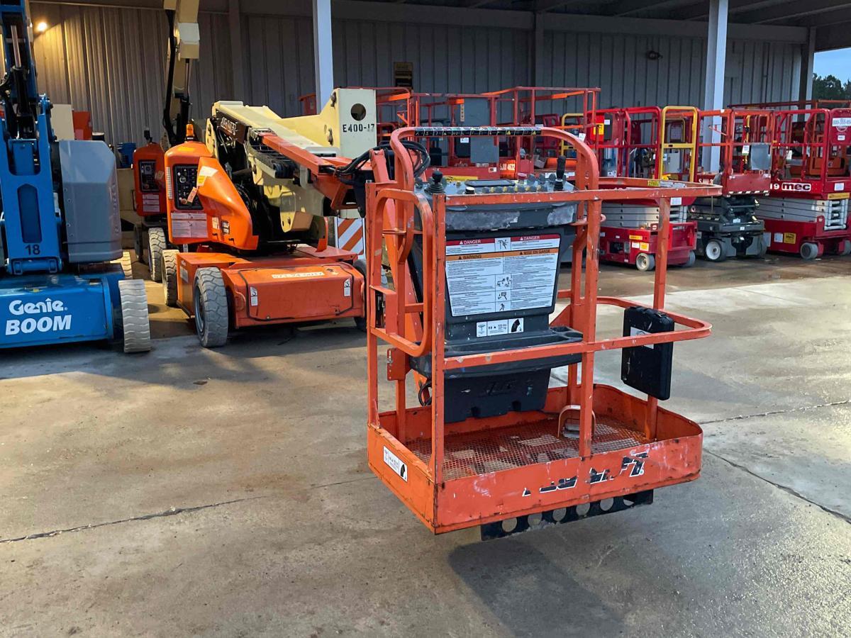 2014 JLG E400AJP