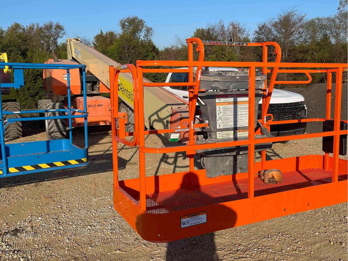 2015 JLG 800S