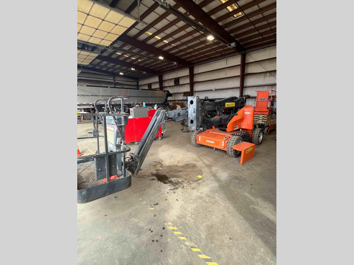 2015 JLG E450AJ-4