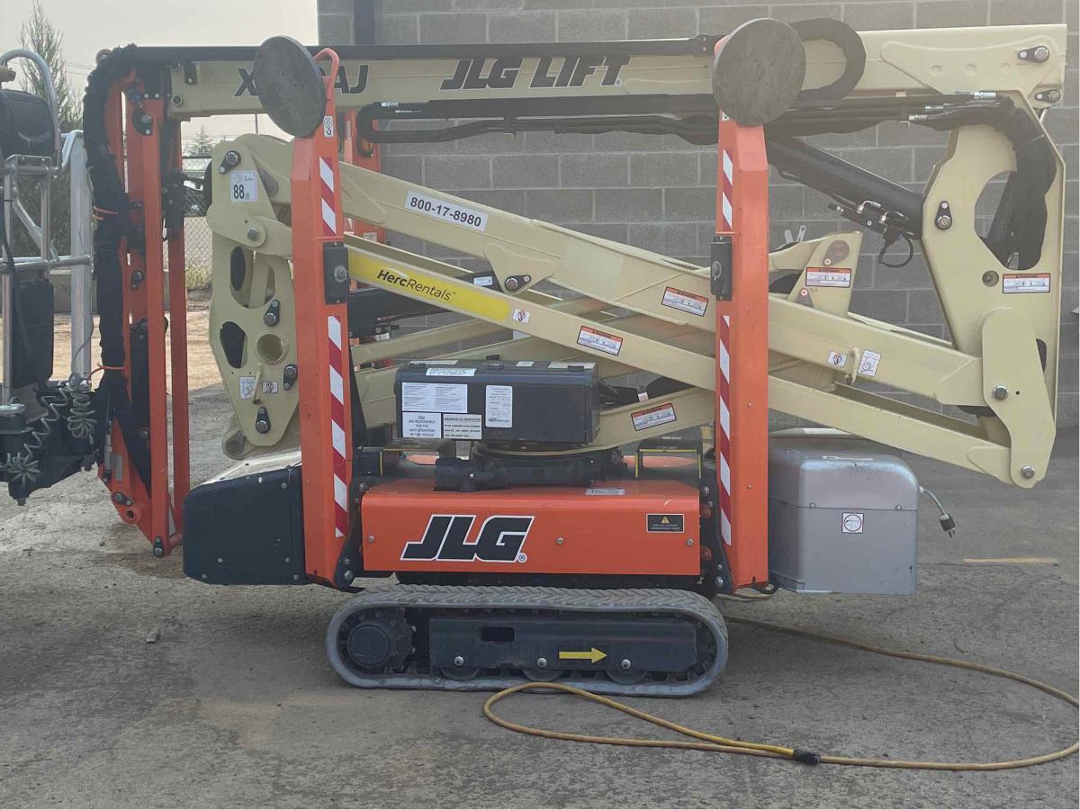 2017 JLG X430AJ